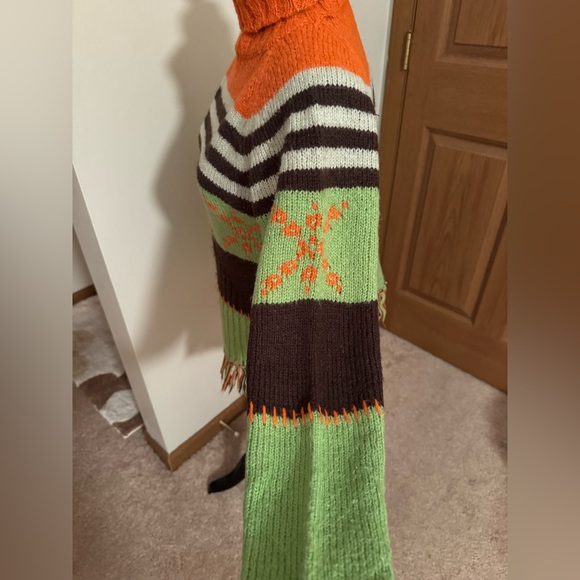 Vintage 90’s Orange and Green Women's Sweater in like new condition. - Picture 3 of 10